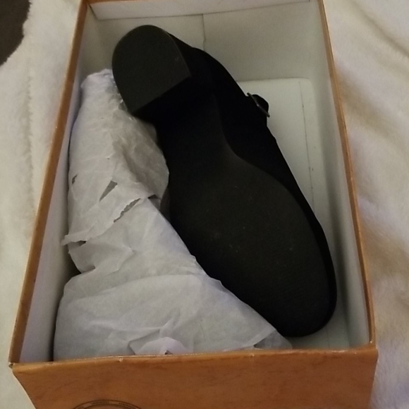 Heels - Picture 2 of 3